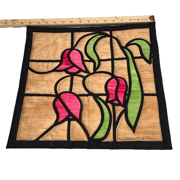 Vintage 1977 Stained Glass Look floral Quilted wall Hanging Machine/Hand Stitch - Picture 5 of 6